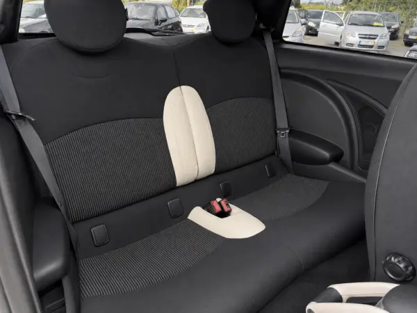 MINI 3 Portas Cooper D 9