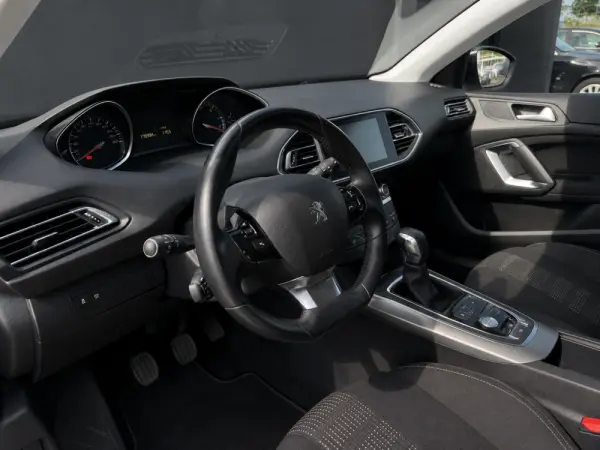 Peugeot 308 SW BlueHDi 120 EAT6 Stop & Start Allure 12