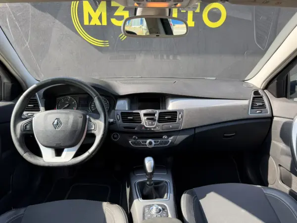 Renault Laguna 1.5 dCi Black Line 109g 10