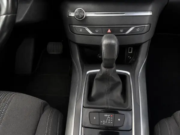 Peugeot 308 SW BlueHDi 120 EAT6 Stop & Start Allure 17
