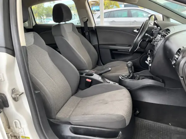 SEAT Leon 1.6 TDI DPF Ecomotive Reference 4