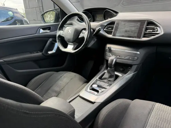 Peugeot 308 SW BlueHDi 120 EAT6 Stop & Start Allure 24
