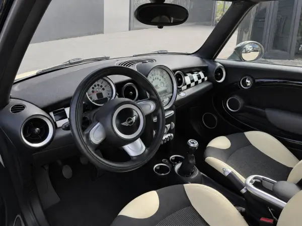 MINI 3 Portas Cooper D 6