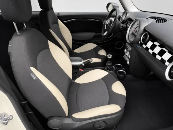 MINI 3 Portas Cooper D 8