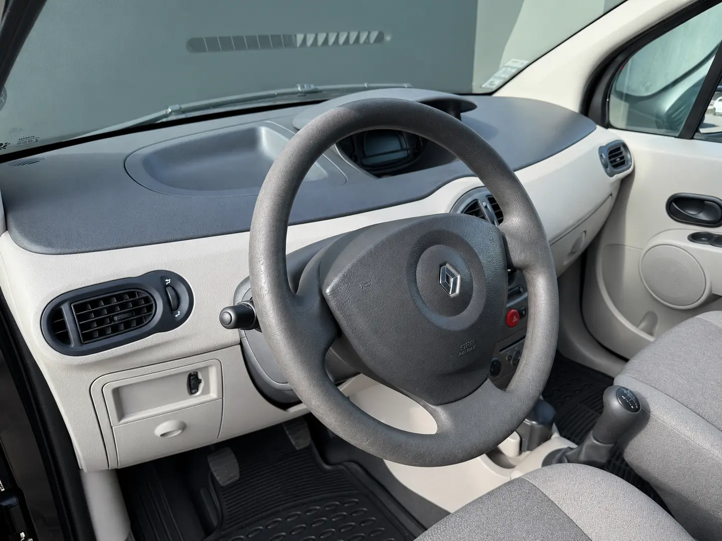 Renault Modus 1.2 Luxe 8