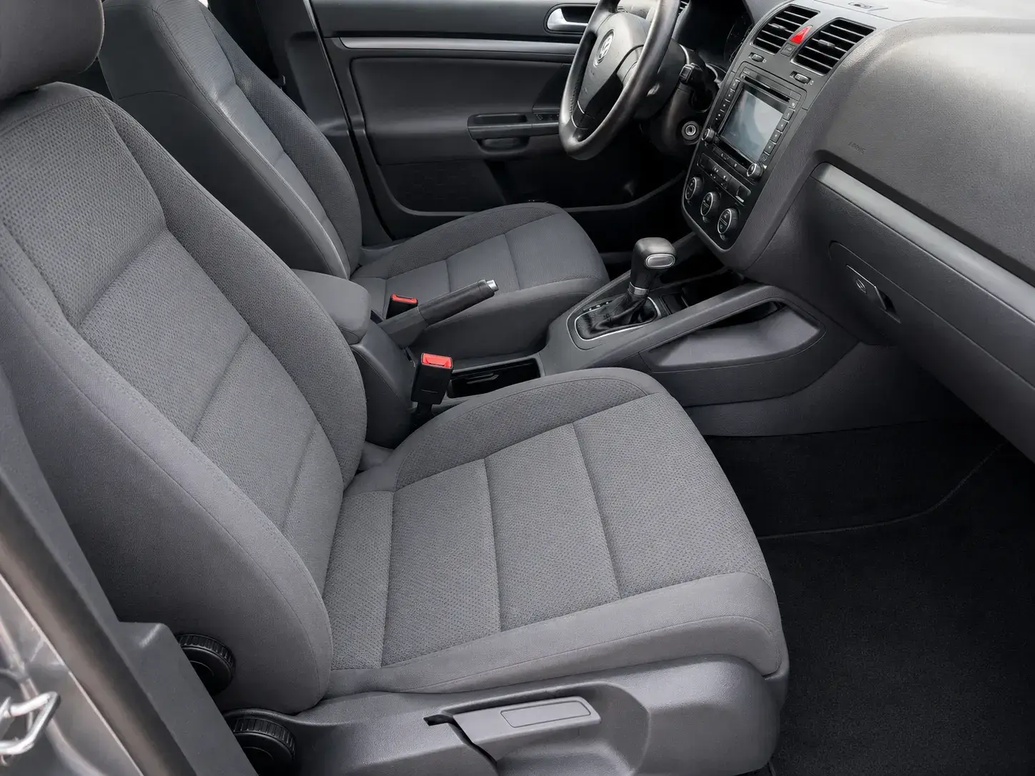 Volkswagen Golf 1.9 TDi Confortline DSG 10