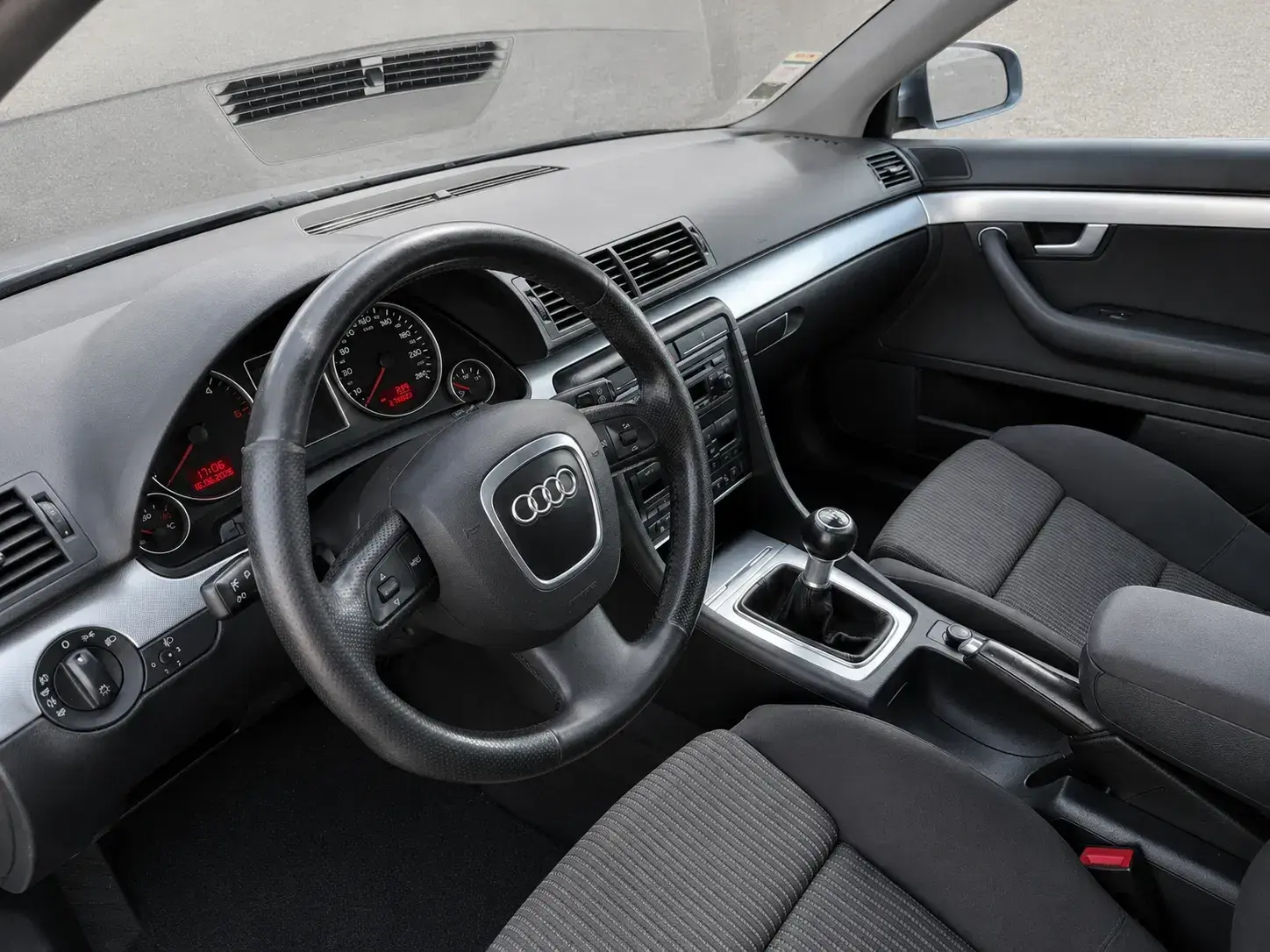 Audi A4 Avant 2.0 TDI Advance 6