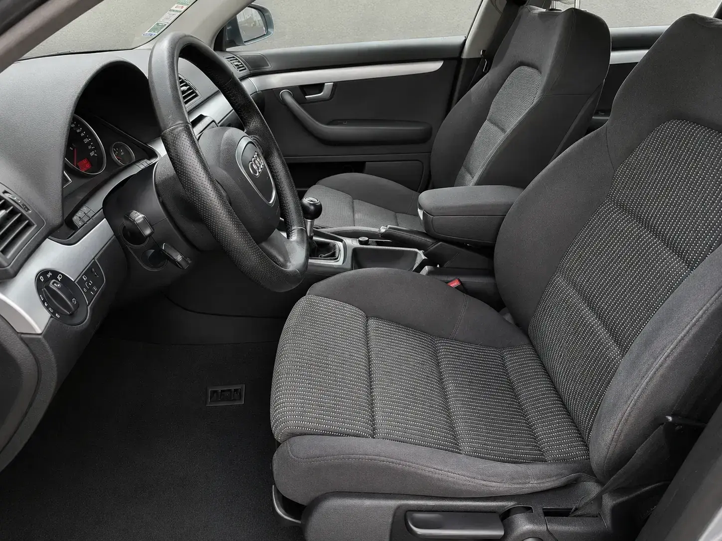 Audi A4 Avant 2.0 TDI Advance 5