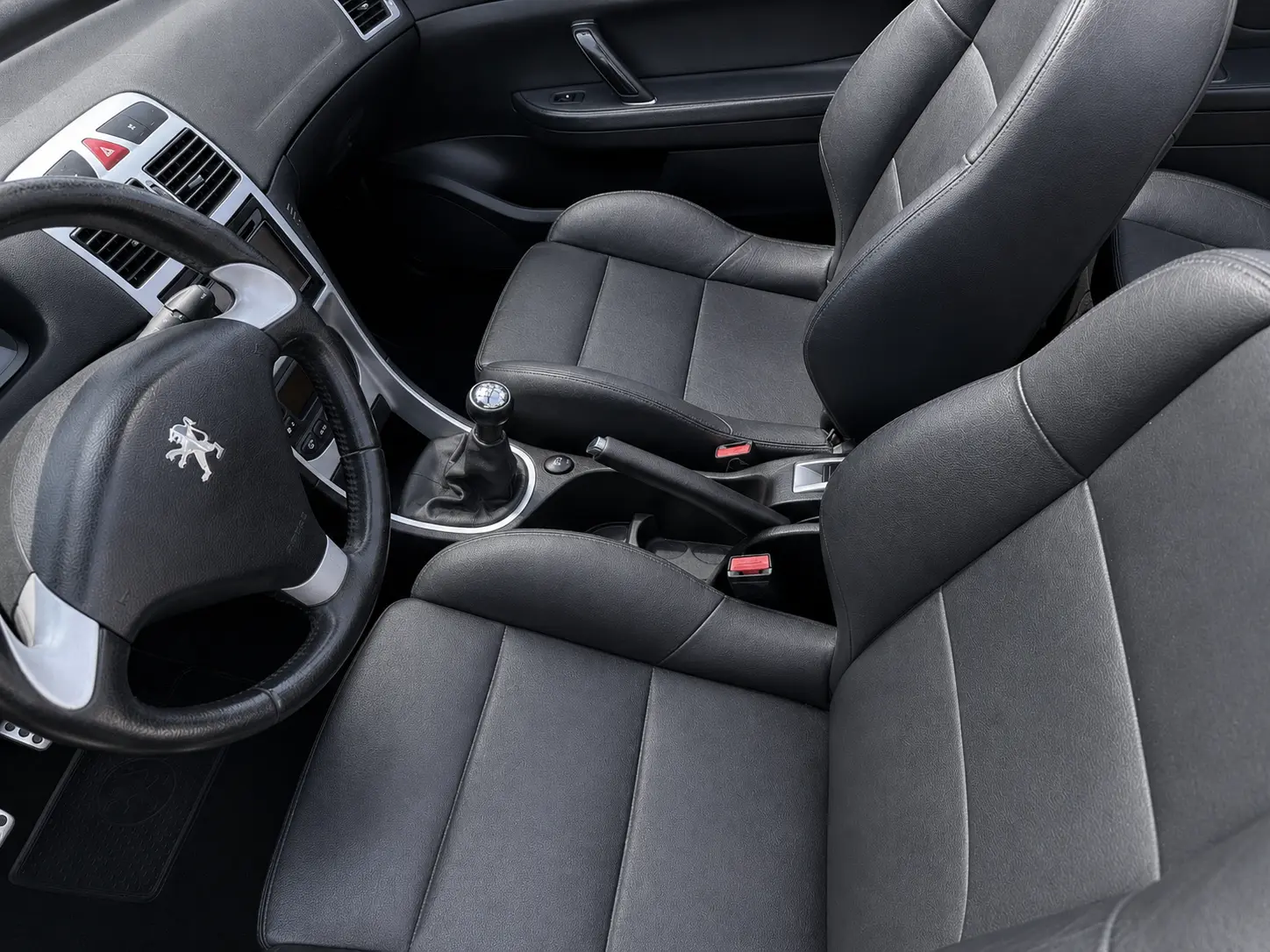 Peugeot 307 CC 1.6 Dynamique 8
