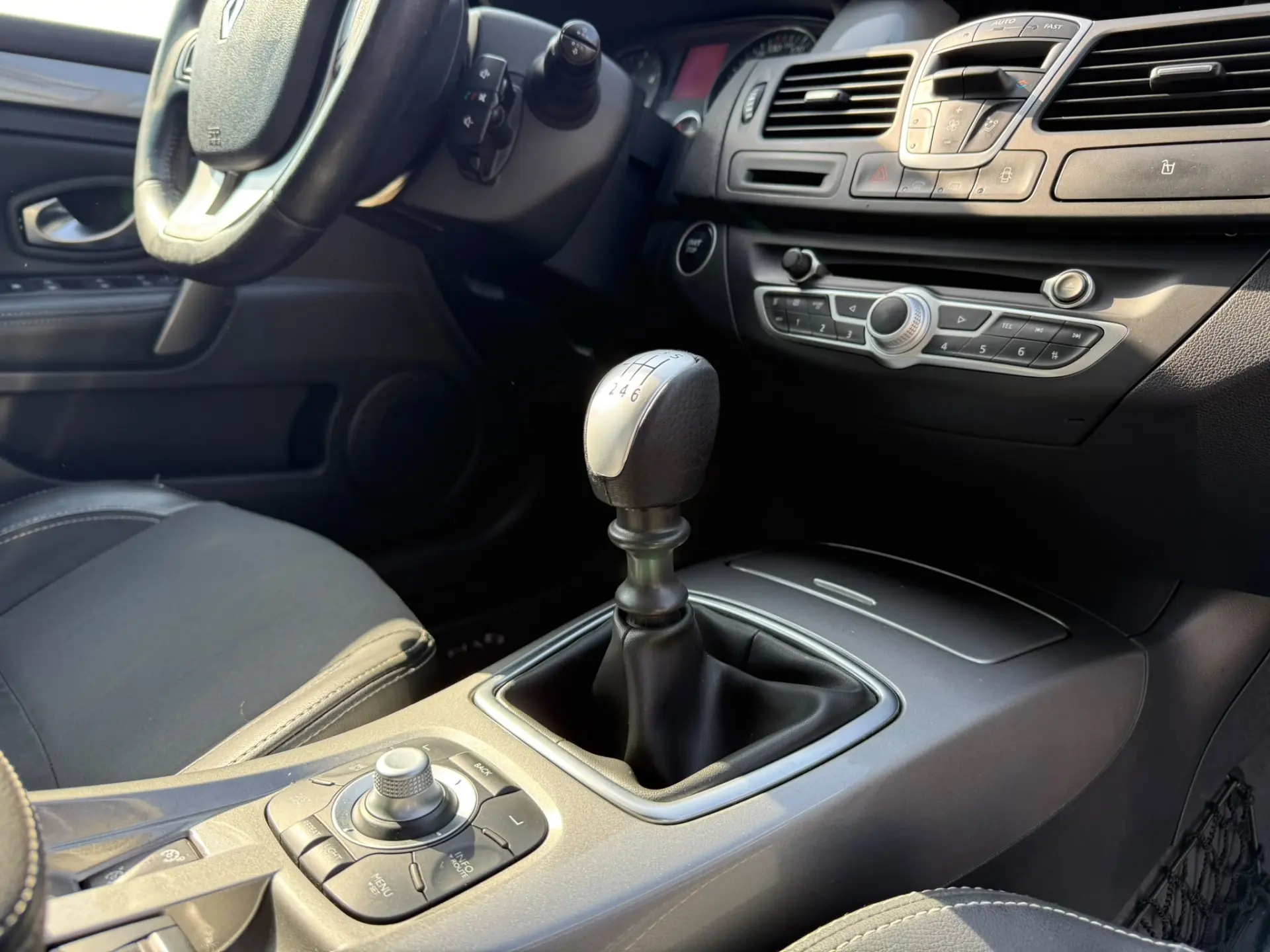Renault Laguna 1.5 dCi Black Line 109g 15