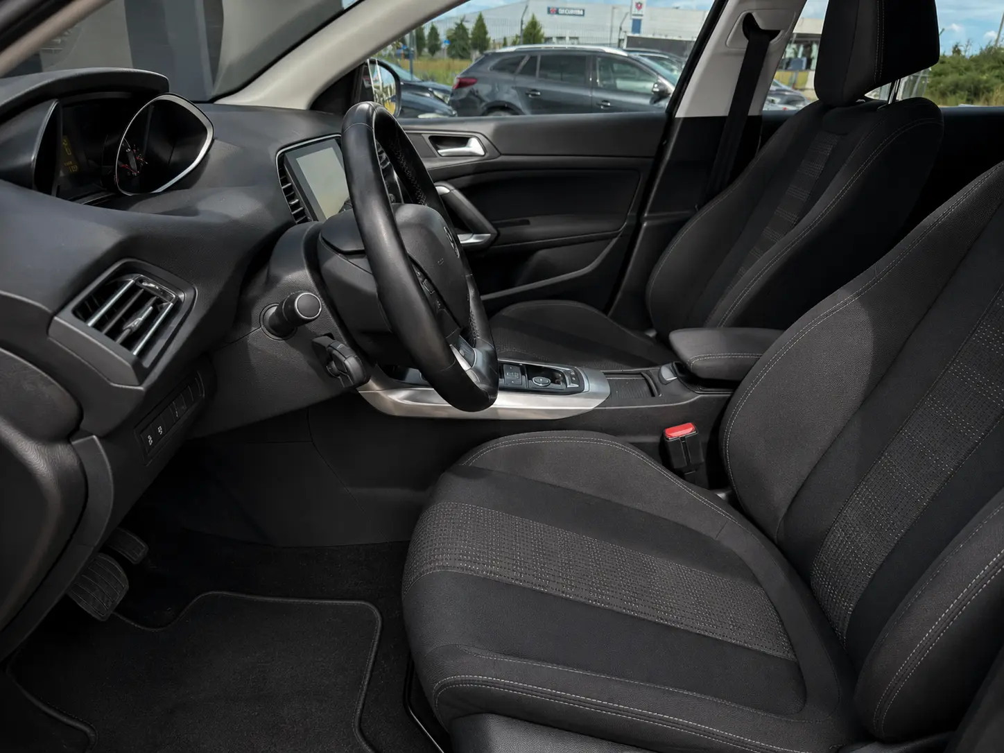 Peugeot 308 SW BlueHDi 120 EAT6 Stop & Start Allure 11