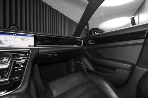 Porsche Panamera Sport Turismo 4 E-Hybrid 16