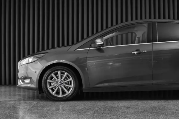Ford Focus 1.0 EcoBoost S&S TITANIUM 6