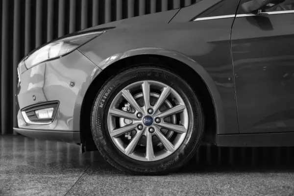 Ford Focus 1.0 EcoBoost S&S TITANIUM 8