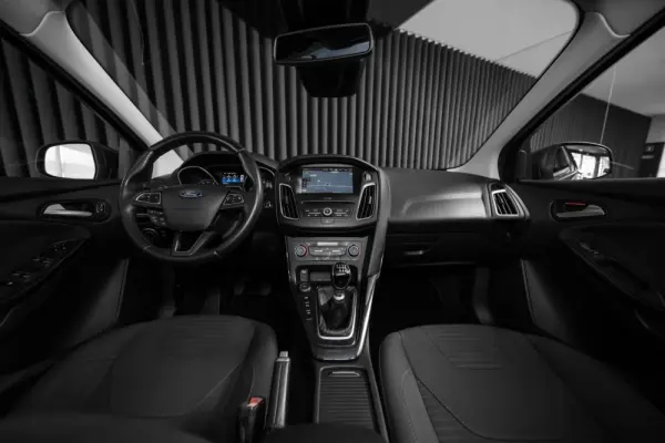 Ford Focus 1.0 EcoBoost S&S TITANIUM 10