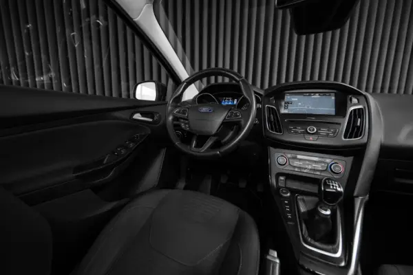 Ford Focus 1.0 EcoBoost S&S TITANIUM 11