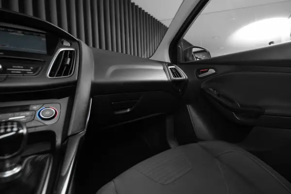 Ford Focus 1.0 EcoBoost S&S TITANIUM 12