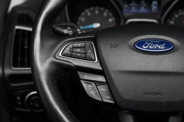 Ford Focus 1.0 EcoBoost S&S TITANIUM 24