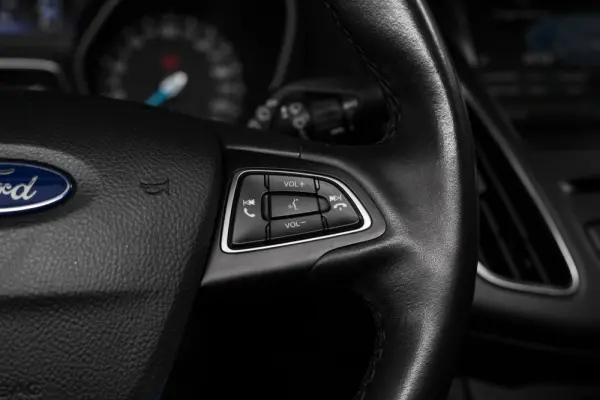 Ford Focus 1.0 EcoBoost S&S TITANIUM 25