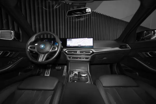 BMW 320 e Pack M Auto 11