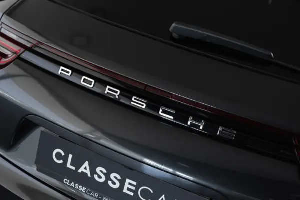 Porsche Panamera Sport Turismo 4 E-Hybrid 12