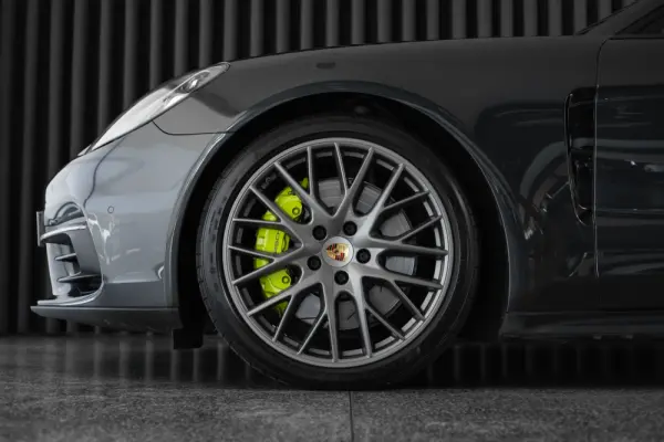 Porsche Panamera Sport Turismo 4 E-Hybrid 8