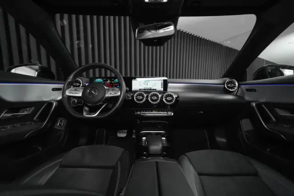 Mercedes-Benz CLA 250 e Shooting Brake AMG Line 12