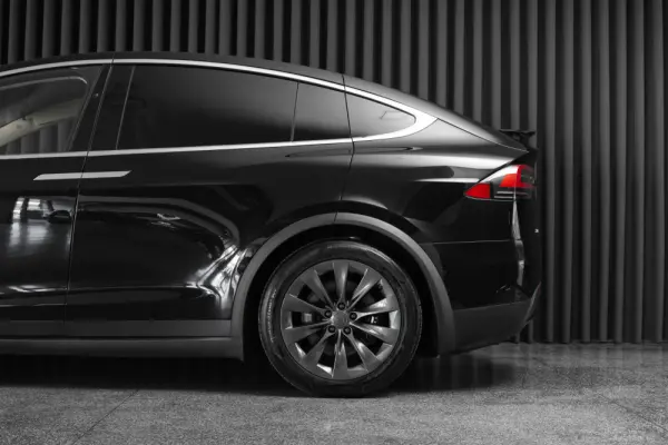 Tesla Model X 90D 5