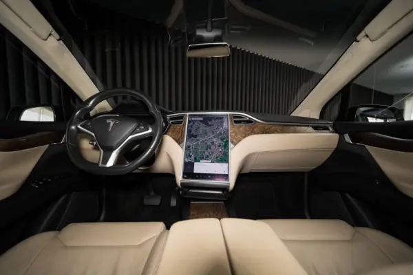 Tesla Model X 90D 10