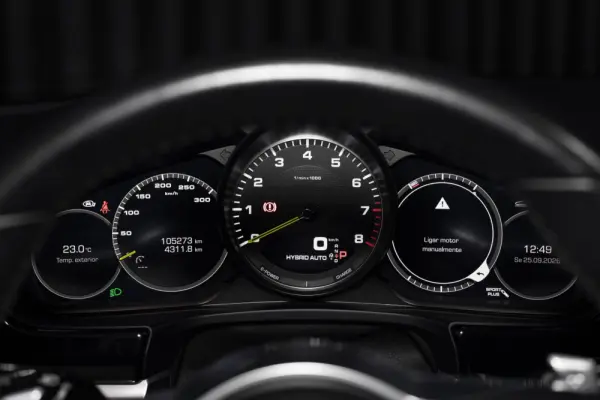 Porsche Panamera Sport Turismo 4 E-Hybrid 18