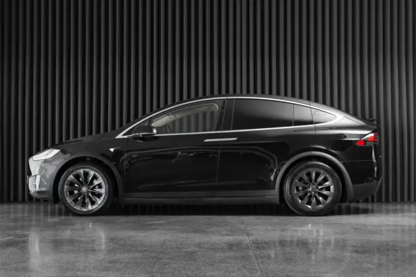 Tesla Model X 90D 2