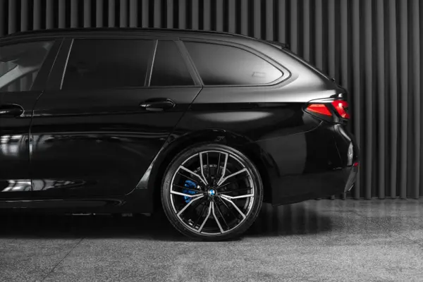 BMW 520 e Pack M 8