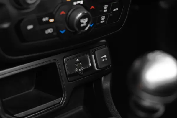 Jeep Renegade 1.0 T Limited 29