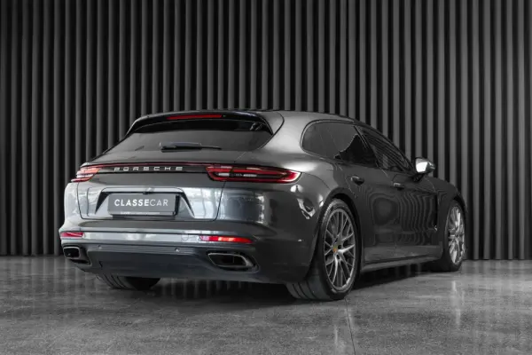 Porsche Panamera Sport Turismo 4 E-Hybrid 3