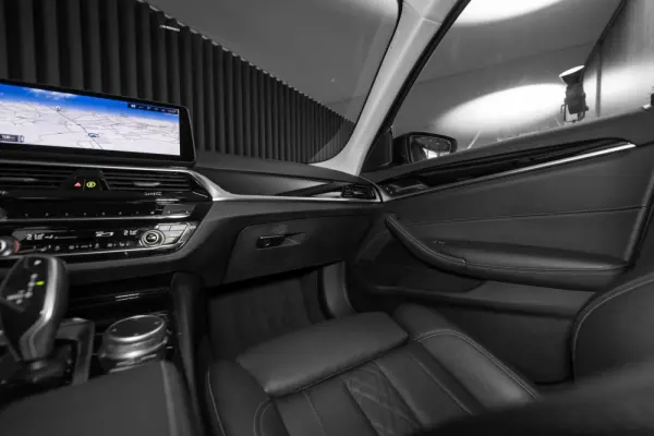 BMW 520 e Pack M 13
