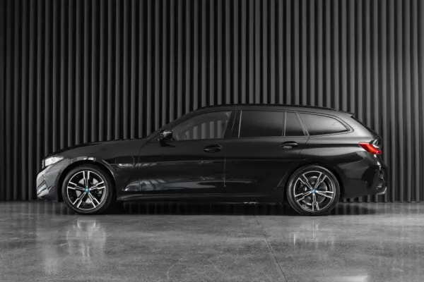 BMW 320 e Pack M Auto 2
