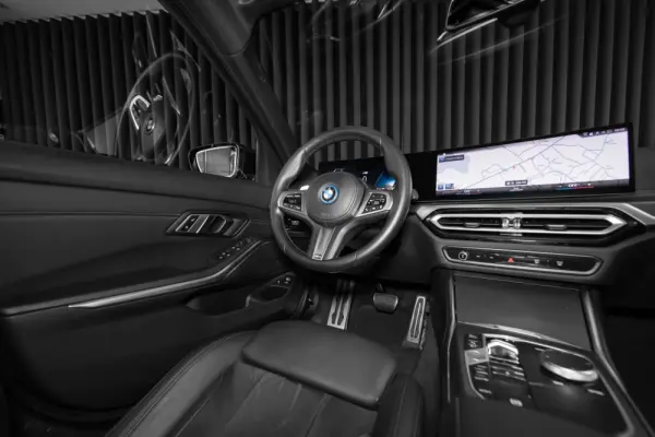 BMW 320 e Pack M Auto 13