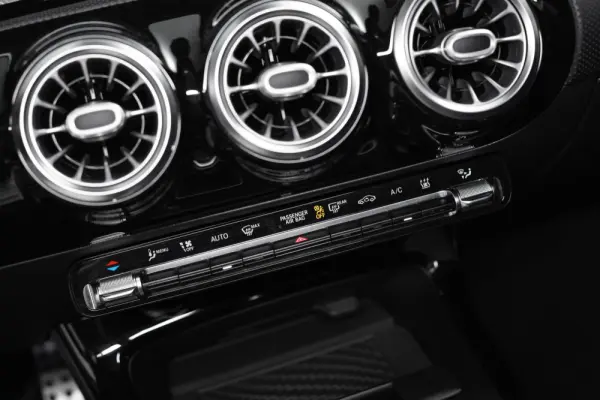 Mercedes-Benz CLA 250 e Shooting Brake AMG Line 31