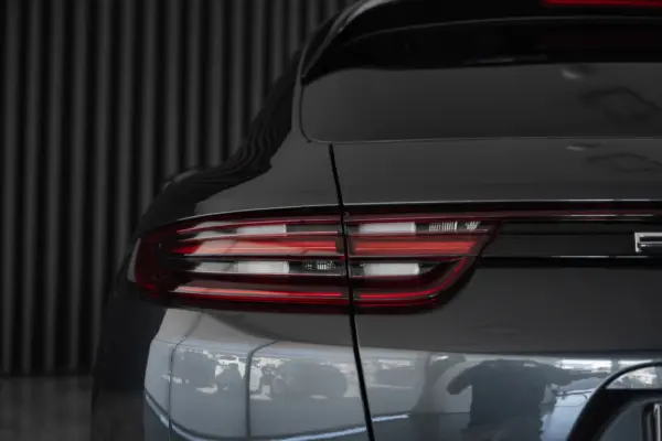 Porsche Panamera Sport Turismo 4 E-Hybrid 11