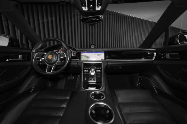 Porsche Panamera Sport Turismo 4 E-Hybrid 13