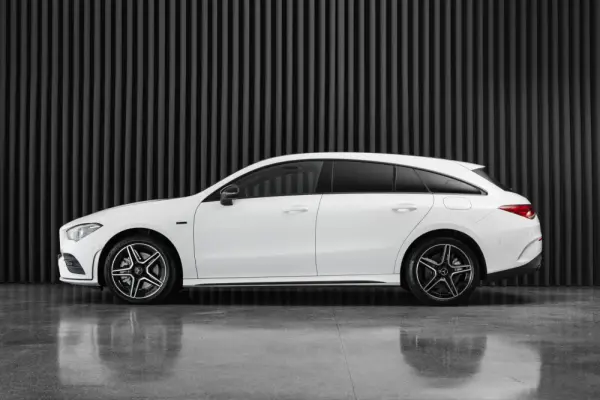 Mercedes-Benz CLA 250 e Shooting Brake AMG Line 2