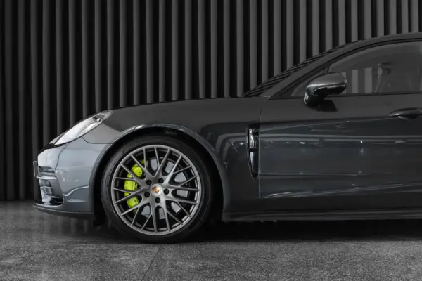 Porsche Panamera Sport Turismo 4 E-Hybrid 4