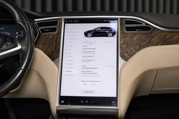 Tesla Model X 90D 30