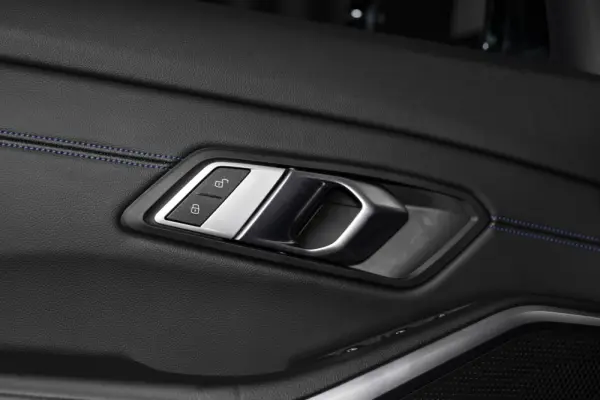 BMW 320 e Pack M Auto 42