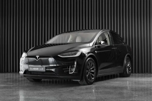 Tesla Model X 90D 1