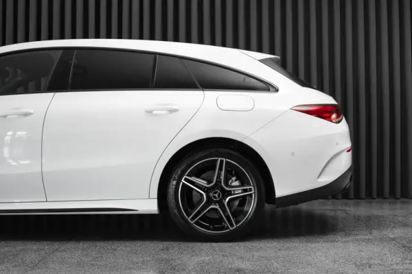 Mercedes-Benz CLA 250 e Shooting Brake AMG Line 5