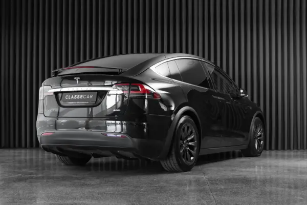 Tesla Model X 90D 3