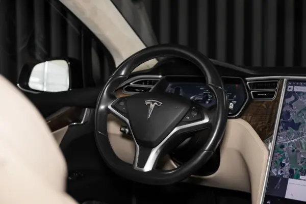 Tesla Model X 90D 14