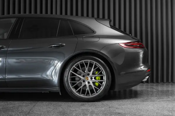 Porsche Panamera Sport Turismo 4 E-Hybrid 5