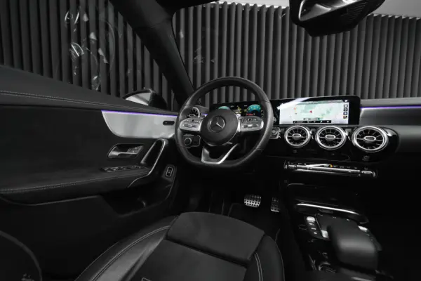Mercedes-Benz CLA 250 e Shooting Brake AMG Line 13